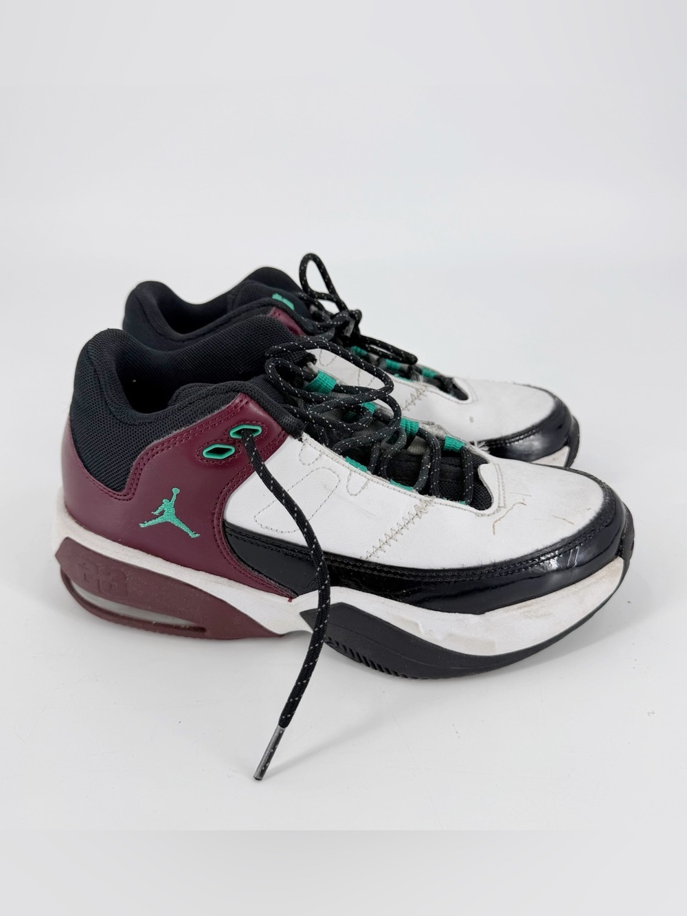 Nike Jordan Kids' Max Aura 3 Basketball Sneakers Size 4.5 Youth